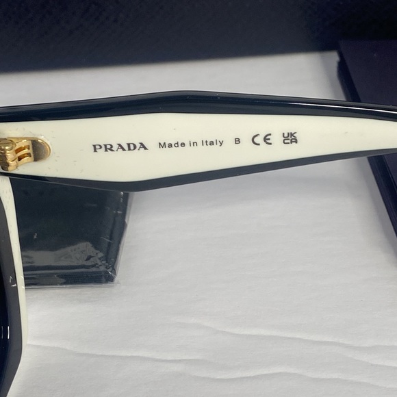 💯 - New  - BRAND NEW PRADA PR 15WS 09Q5S0 White/Black Women Sunglasses - Picture 13 of 17